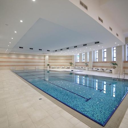 Orion Hotel Bishkek Esterno foto Swimming pool