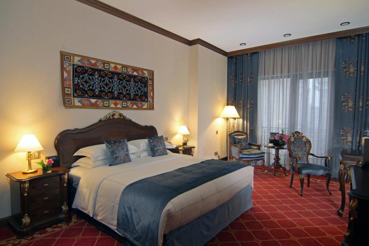 Orion Hotel Bishkek Esterno foto A room at the hotel