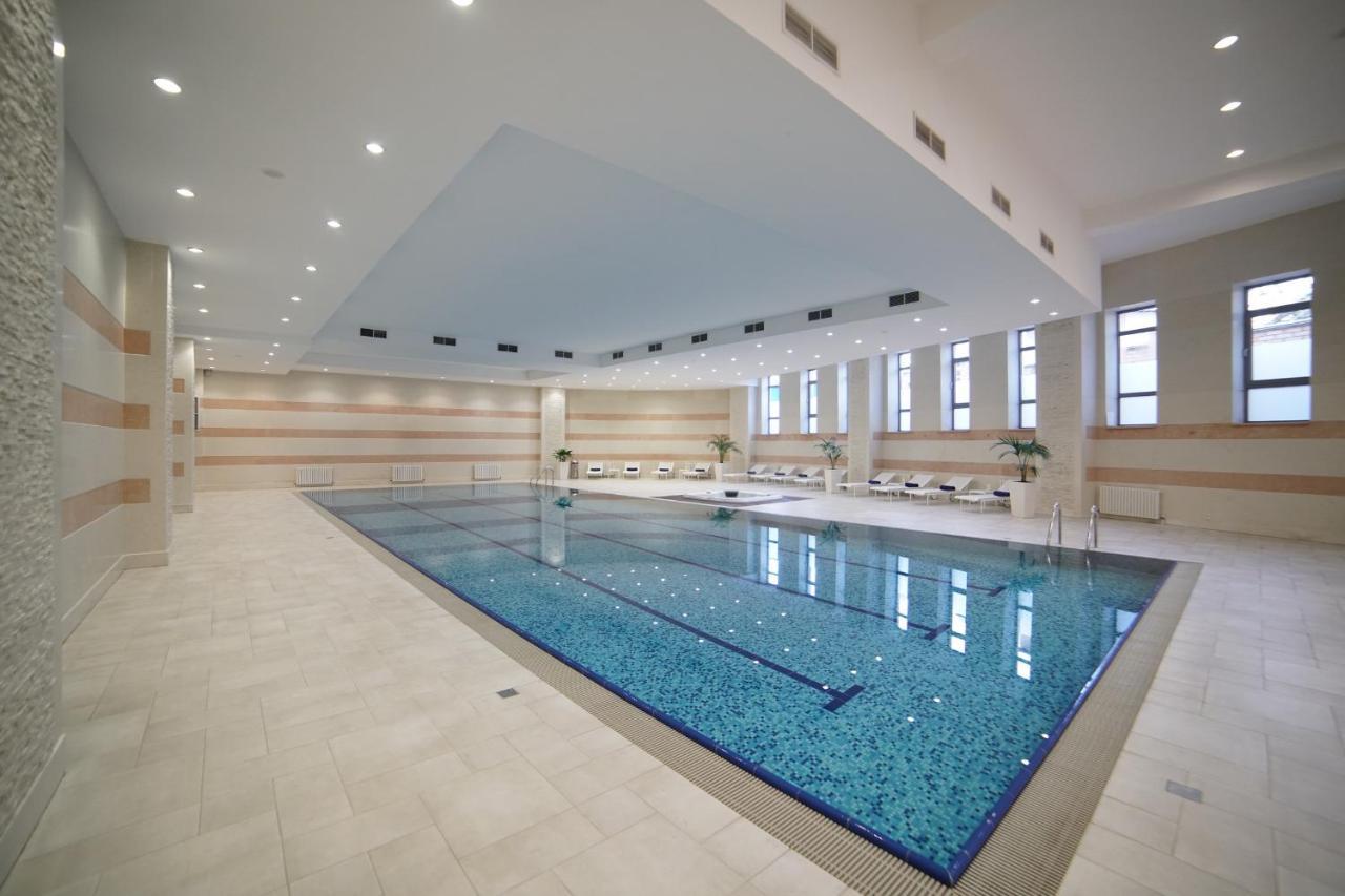 Orion Hotel Bishkek Esterno foto Swimming pool