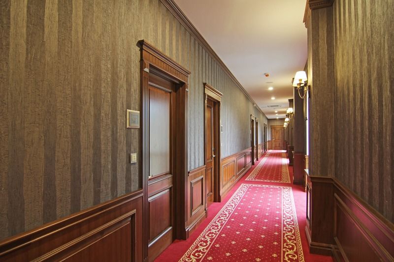 Orion Hotel Bishkek Esterno foto A corridor in a hotel