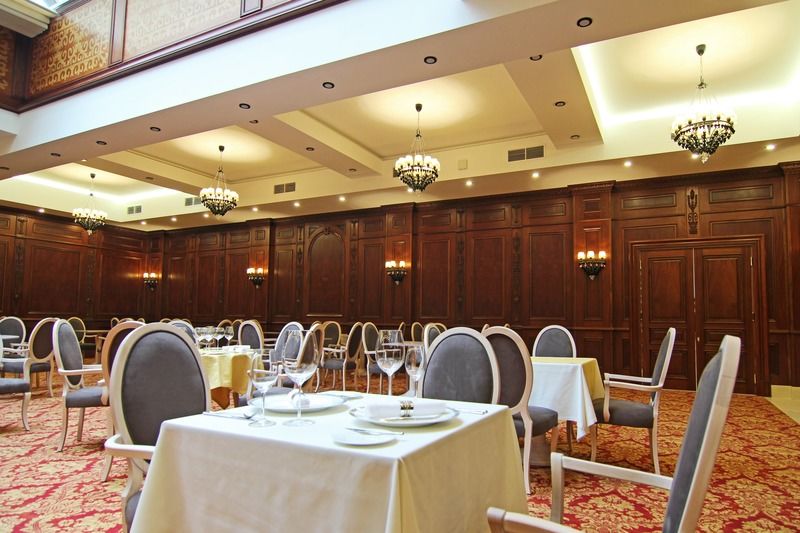 Orion Hotel Bishkek Esterno foto Restaurant