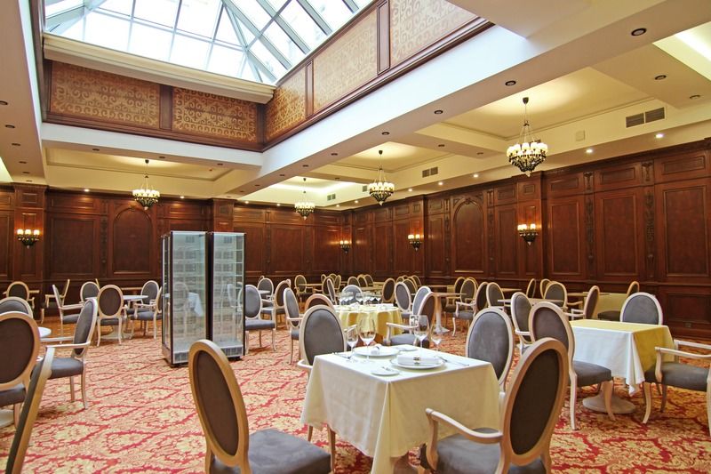 Orion Hotel Bishkek Esterno foto Restaurant