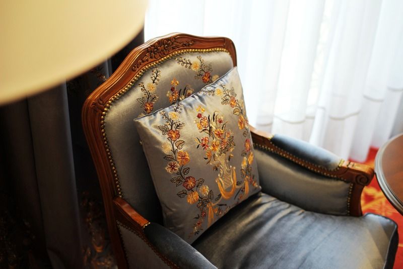 Orion Hotel Bishkek Esterno foto A cushion