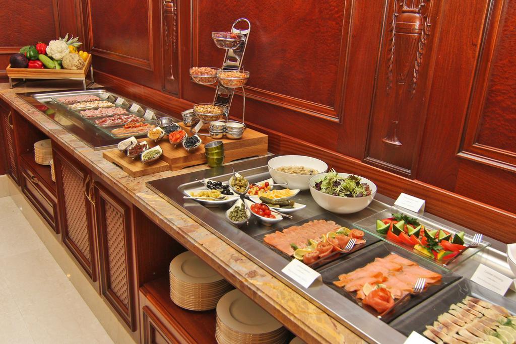 Orion Hotel Bishkek Esterno foto A buffet