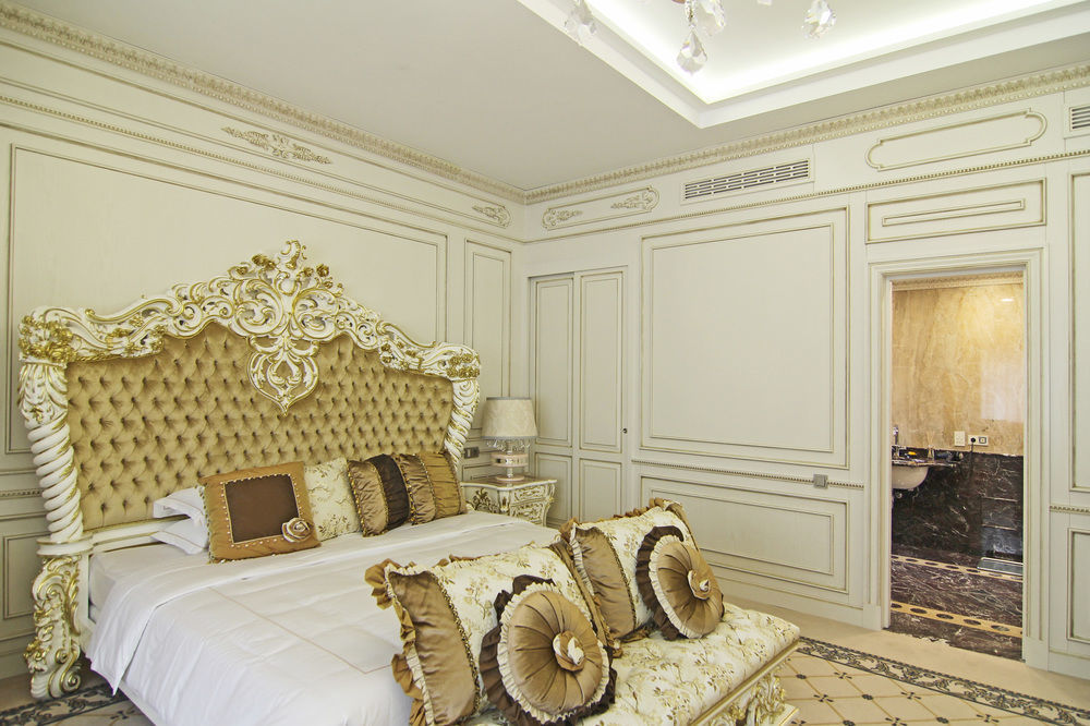 Orion Hotel Bishkek Esterno foto A bedroom in the hotel