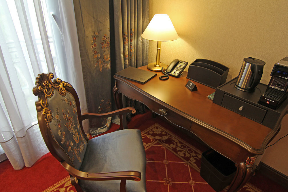 Orion Hotel Bishkek Esterno foto A writing desk in a hotel room