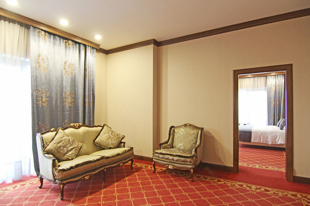 Orion Hotel Bishkek Esterno foto Suite