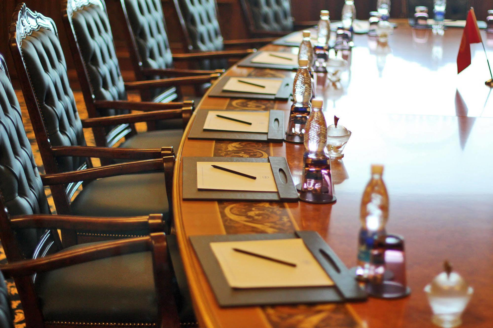 Orion Hotel Bishkek Esterno foto The table at the White House Cabinet Room
